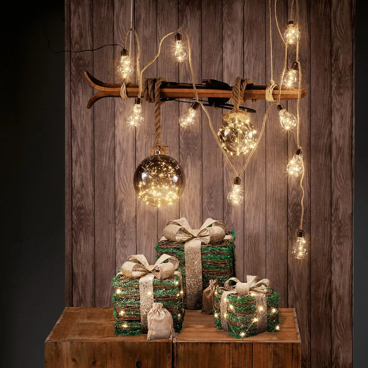 Luces De Navidad>DecoWoerner Bola Micro LED Con Batería, Ø 14 Cm negro