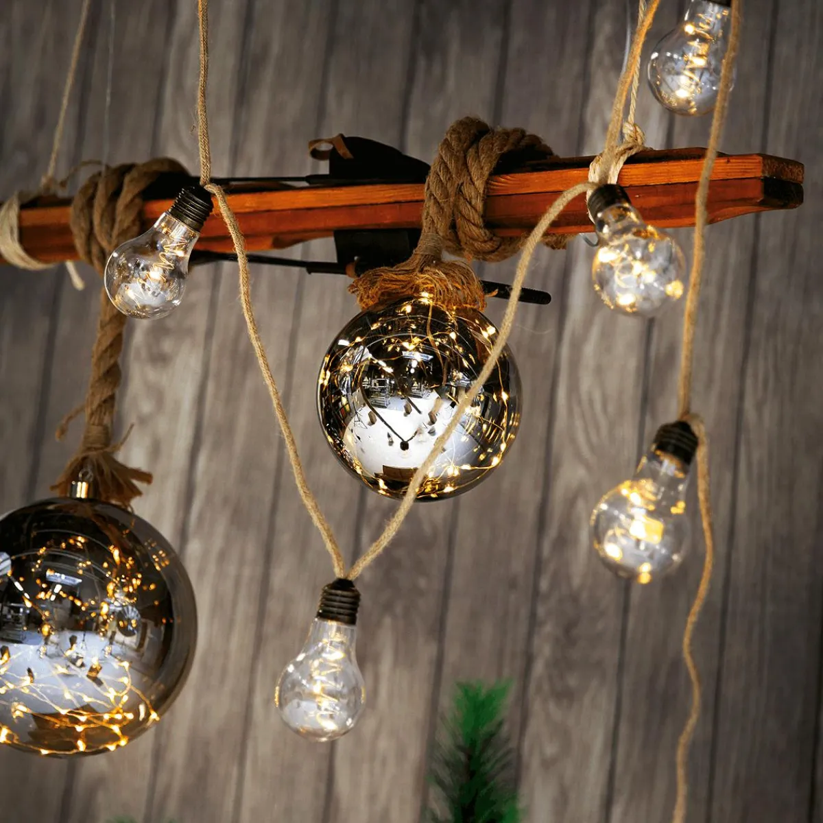 Luces De Navidad>DecoWoerner Bola Micro LED Con Batería, Ø 14 Cm negro