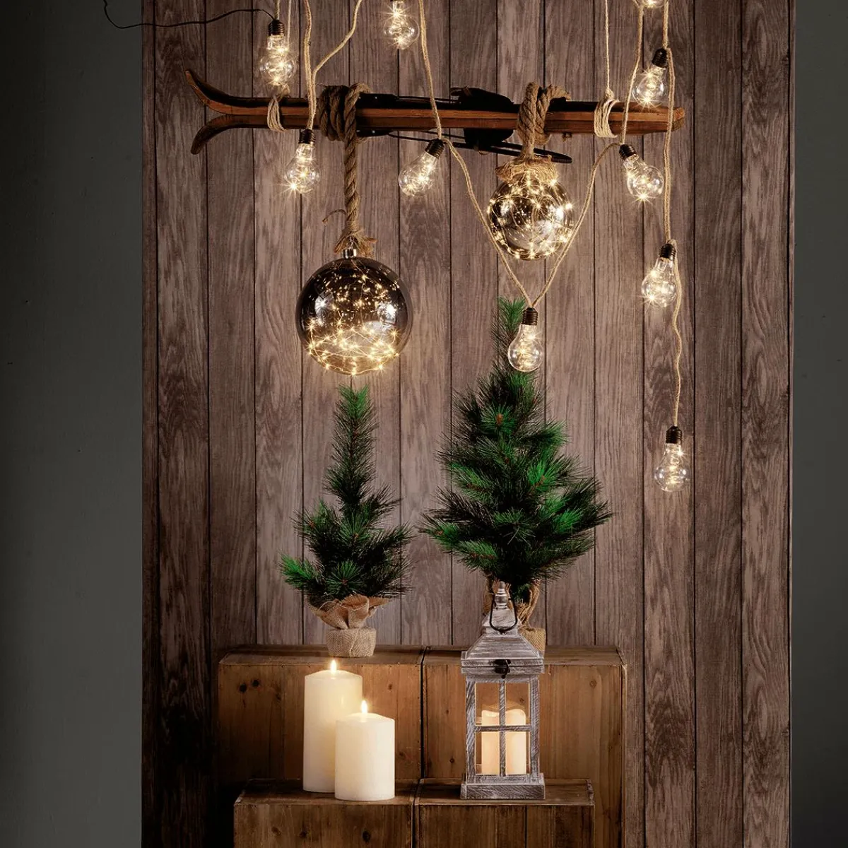 Luces De Navidad>DecoWoerner Bola Micro LED Con Batería, Ø 14 Cm negro