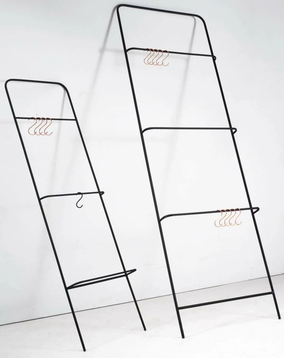 Expositores Para Tiendas>DecoWoerner Escalera Decorativa Con Soporte Universal, Longitud 140 Cm negro
