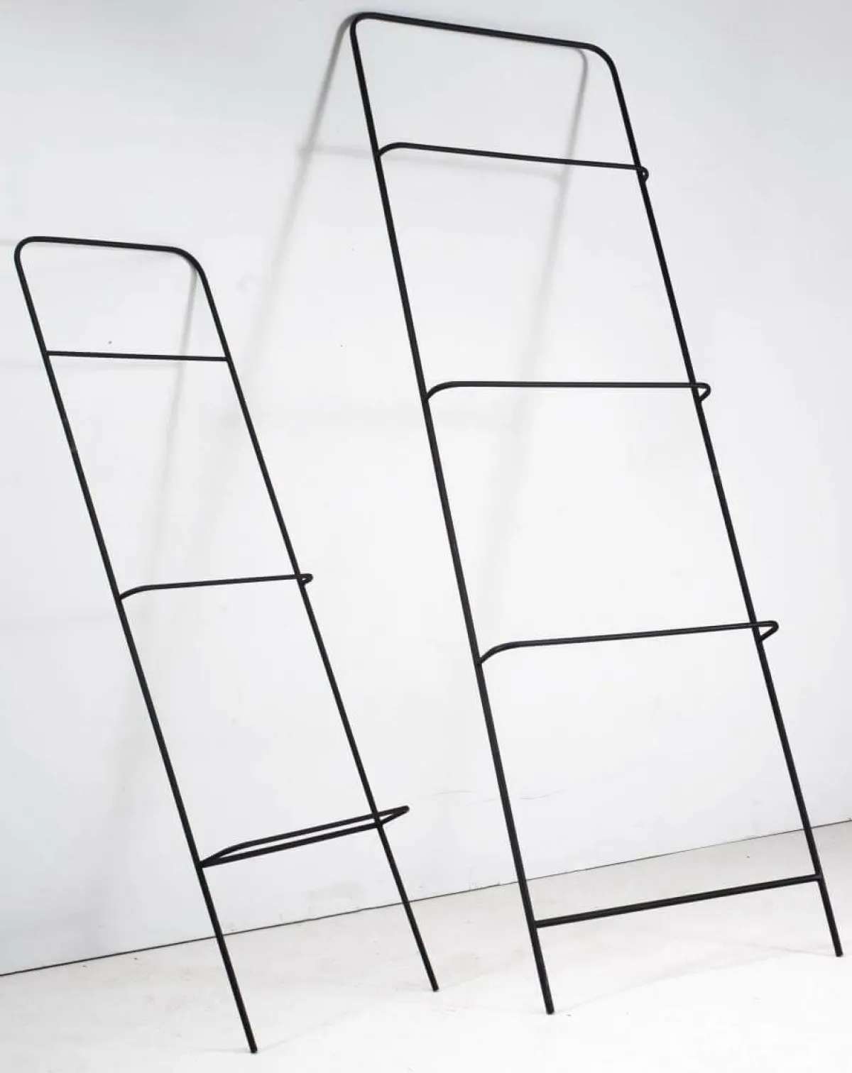 Expositores Para Tiendas>DecoWoerner Escalera Decorativa Con Soporte Universal, Longitud 140 Cm negro