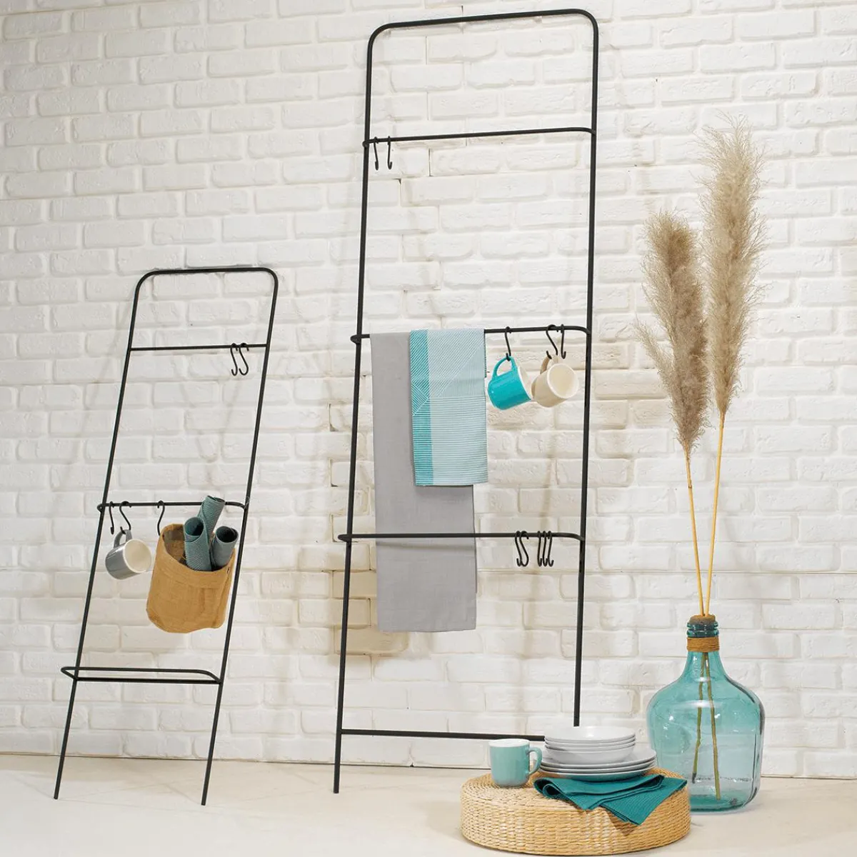 Expositores Para Tiendas>DecoWoerner Escalera Decorativa Con Soporte Universal, Longitud 140 Cm negro