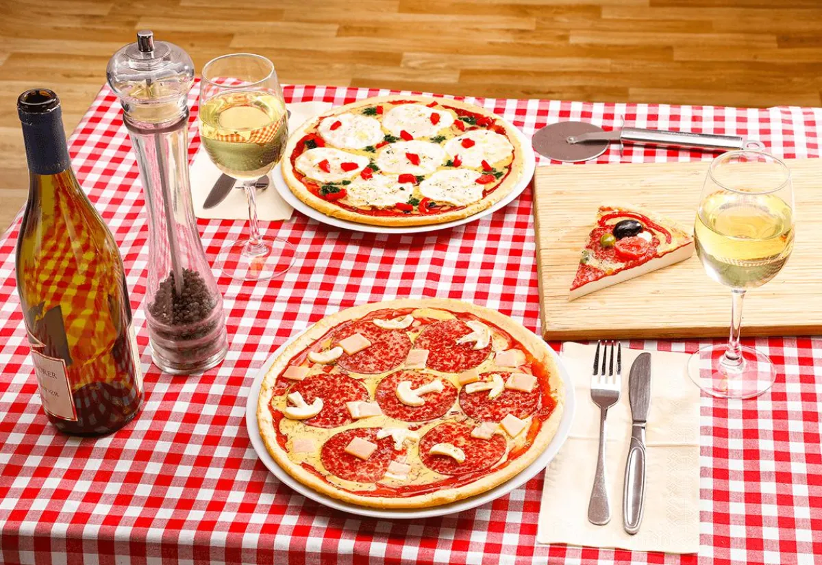 Platos Y Comida Rápida>DecoWoerner Pizza Mozzarella Con Pesto Food Fake 25 Cm Ø rojo