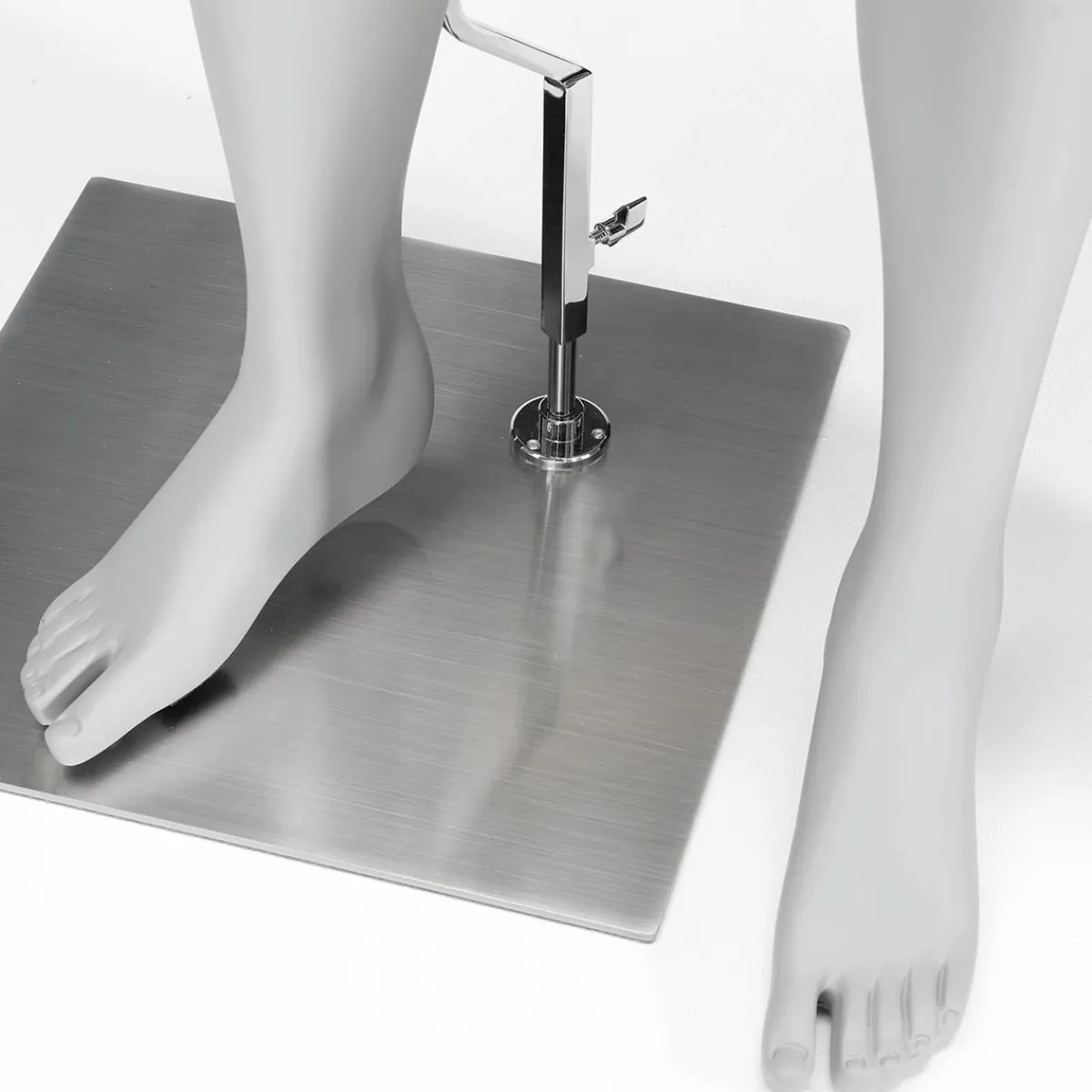 Maniquíes>DecoWoerner Sports Mannequin Hombre Atleta - De Pie Recto Gris